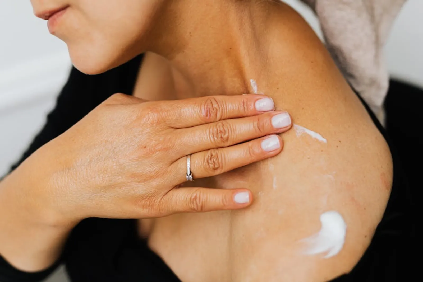 Eucerin vs CeraVe 2026, vilket apoteksmärke passar dig?