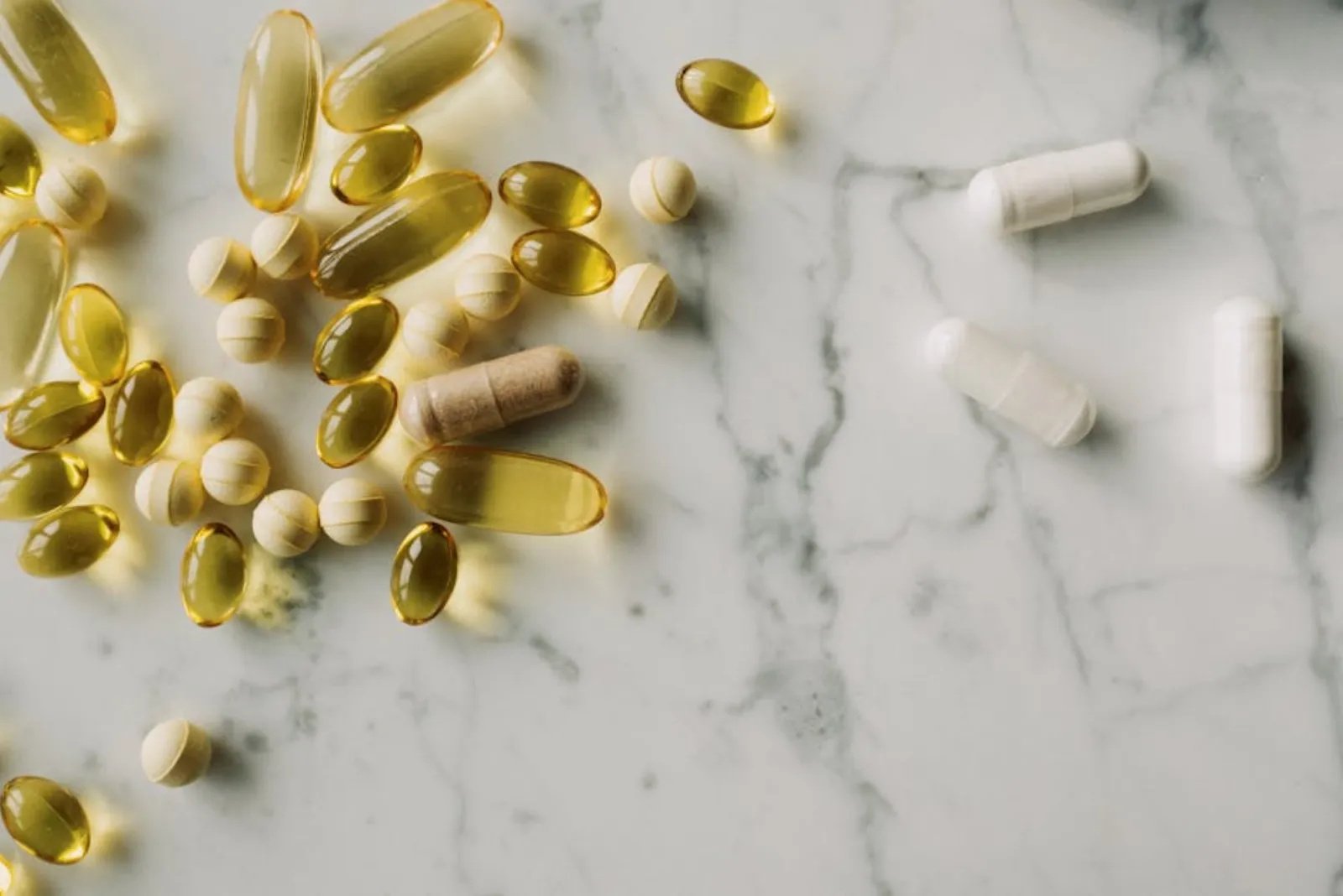 Niacinamid vs Vitamin C, Vilken ska du välja? Guide 2026